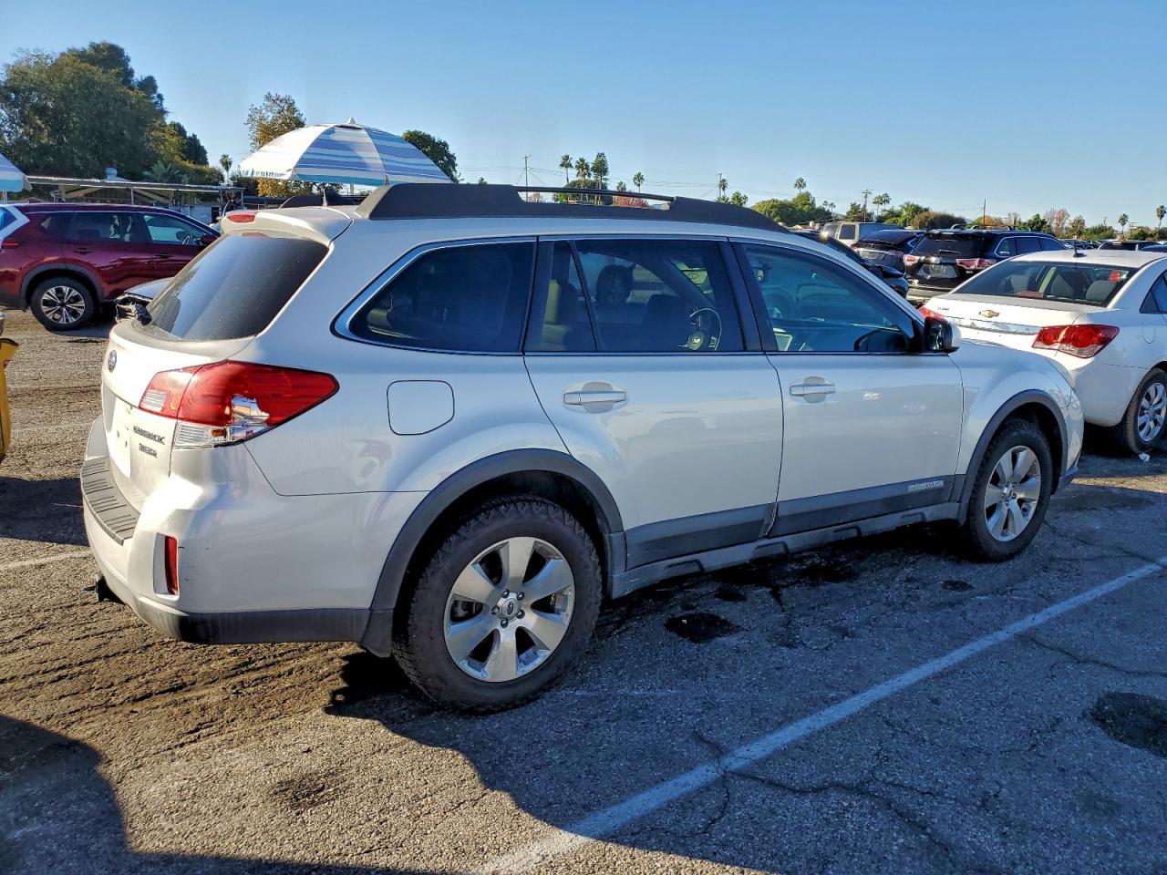 2012 Subaru Outback 3.6R Limited - Фото 3
