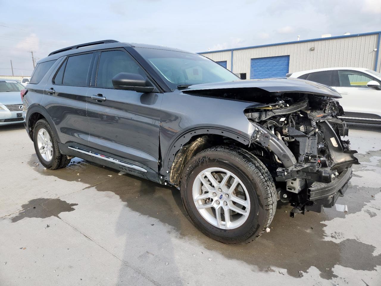 2025 Ford Explorer Active - Image 4