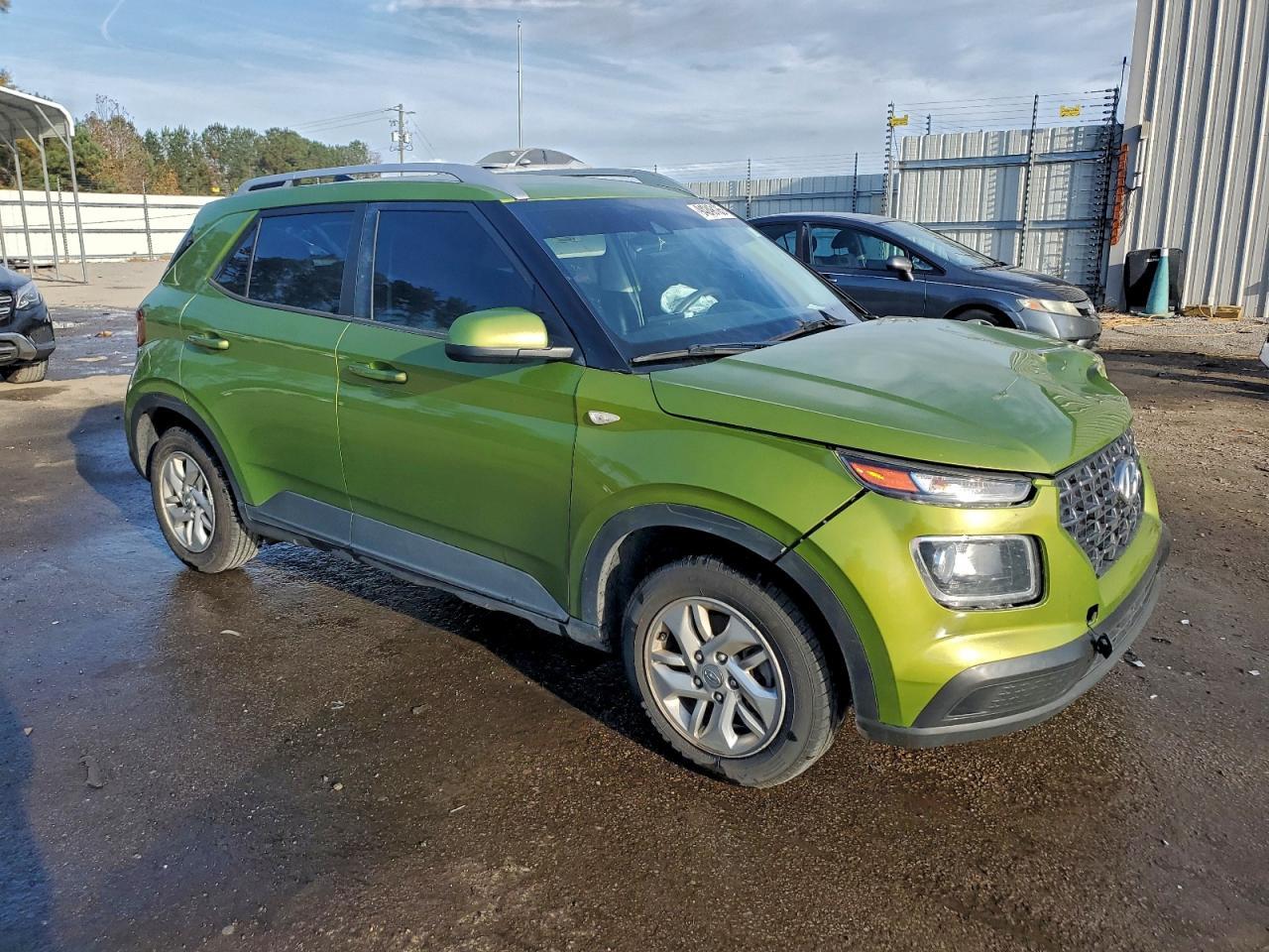 2020 Hyundai Venue Sel - Image 4