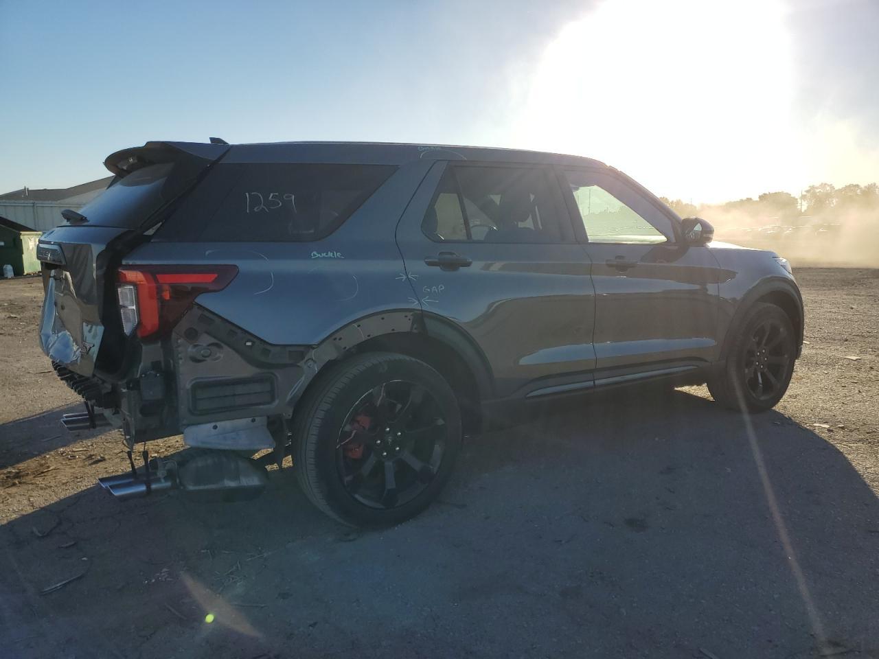 2022 Ford Explorer St - Фото 3