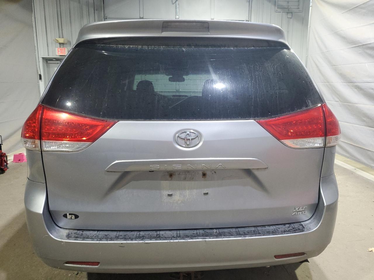 2011 Toyota Sienna Xle - Фото 6