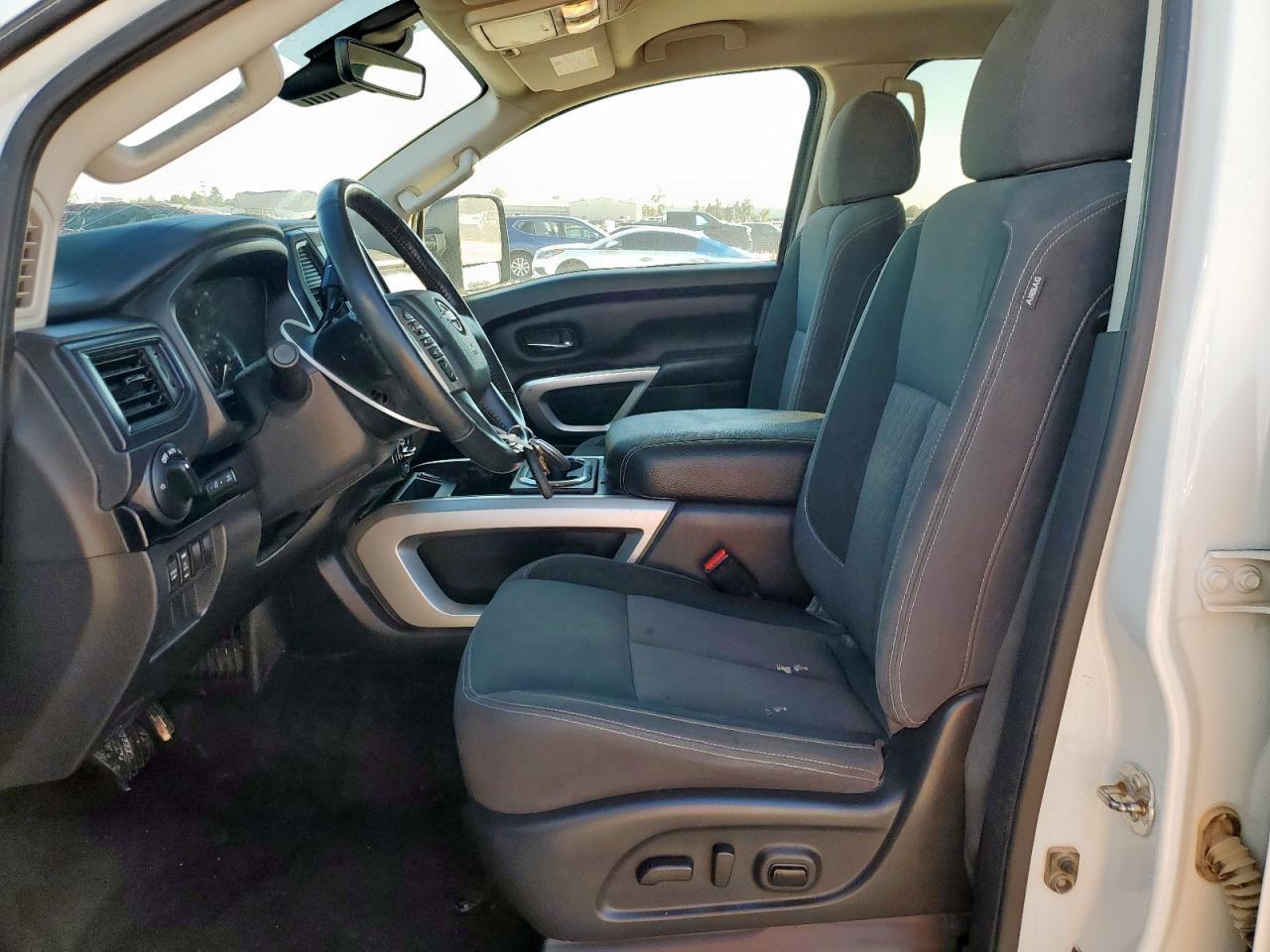 2024 Nissan Titan Pro-4X - Фото 7