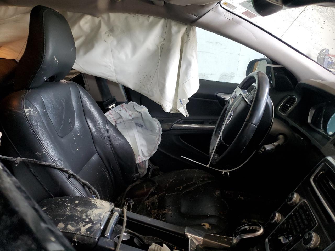 2015 Volvo V60 Platinum - Image 7