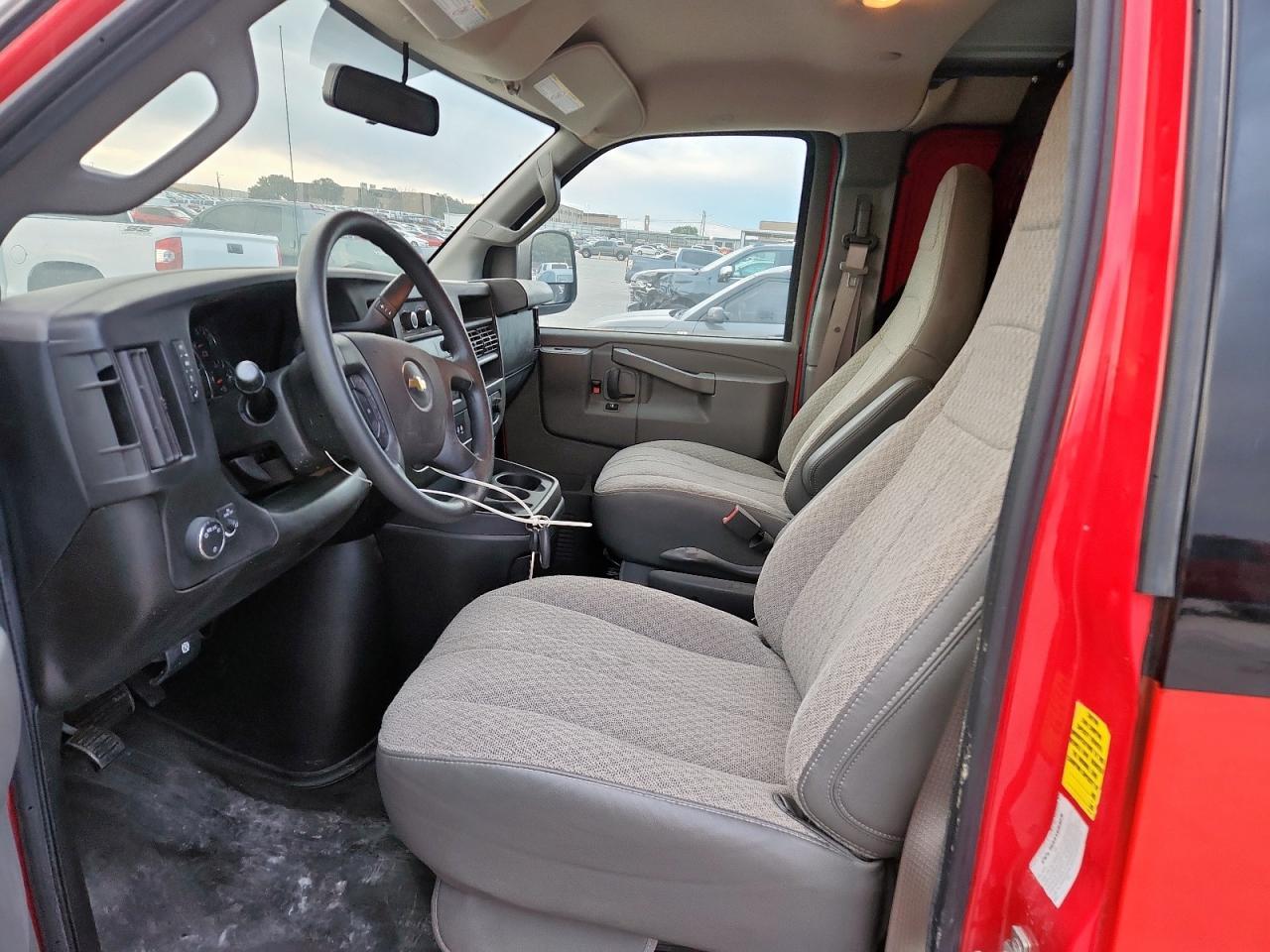 2024 Chevrolet Express G2500 - Фото 7