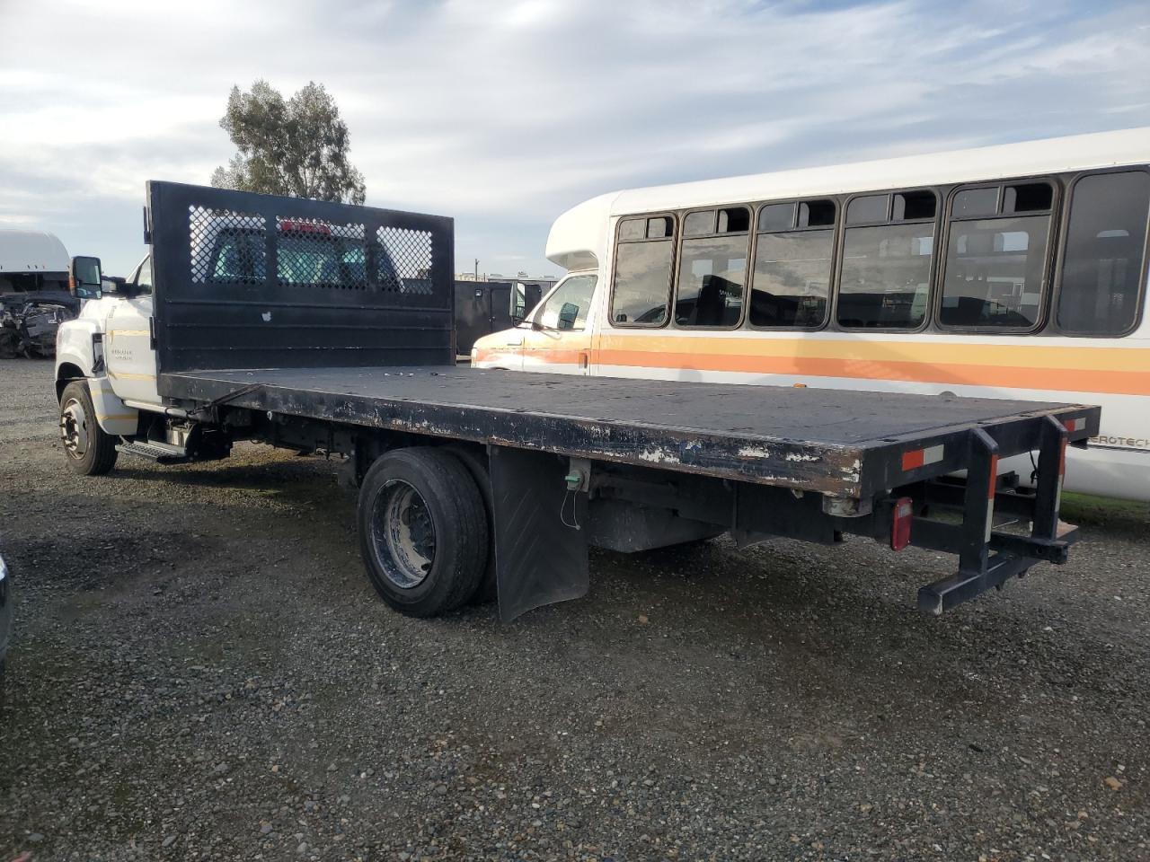 2021 International Silverado Flatbed Truck - Фото 2