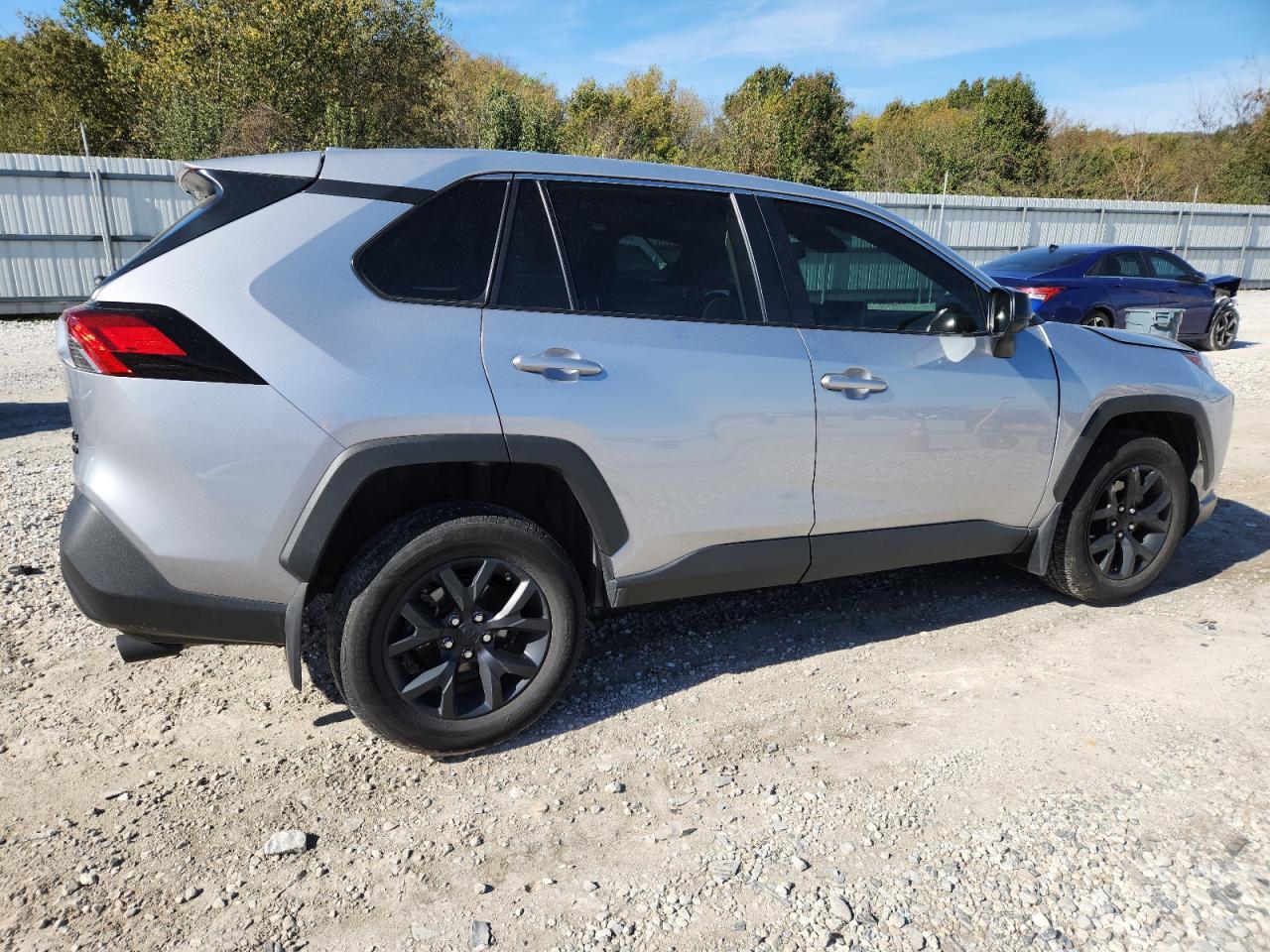 2023 Toyota Rav4 Le - Фото 3