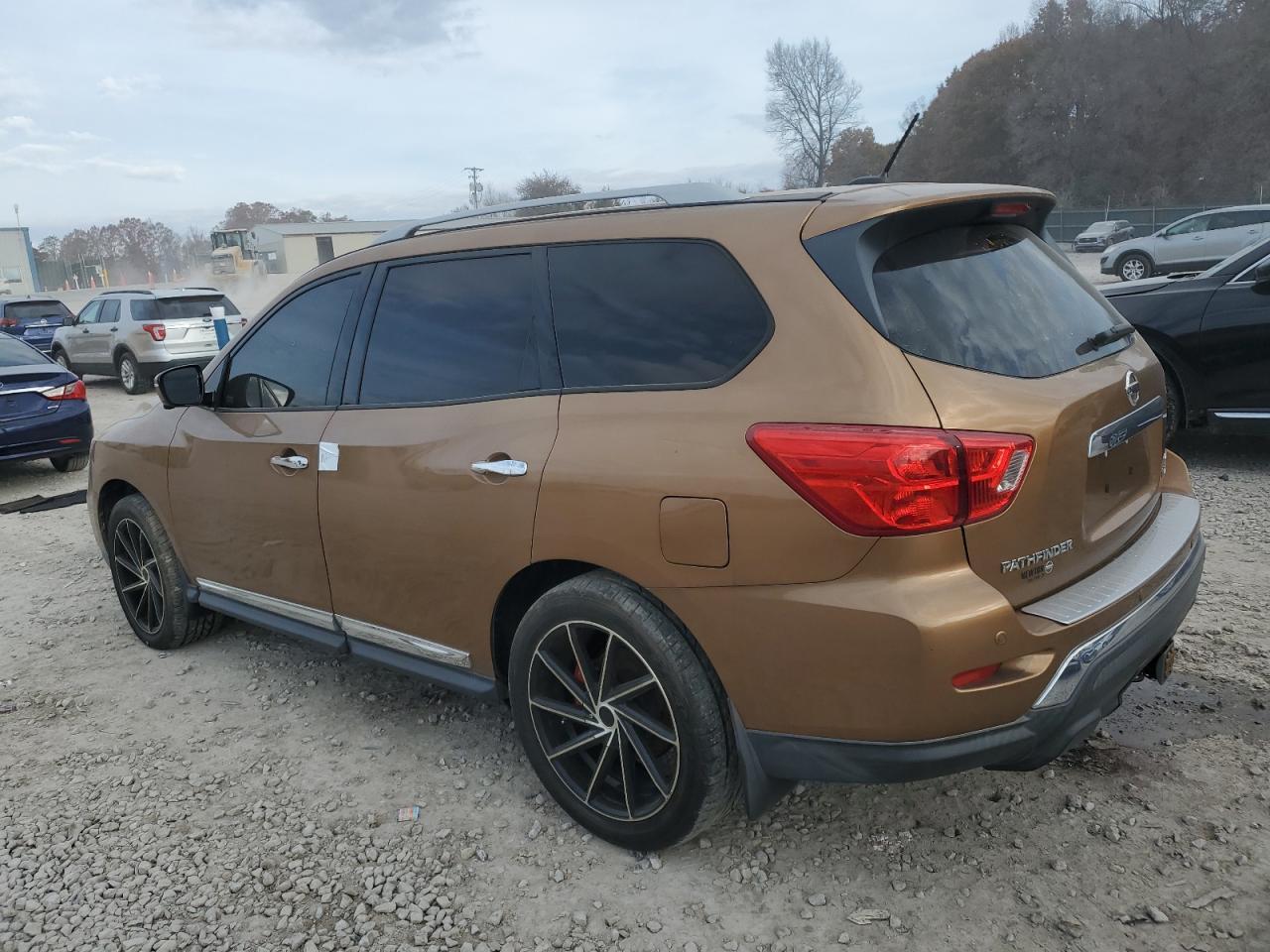 2017 Nissan Pathfinder S - Фото 2