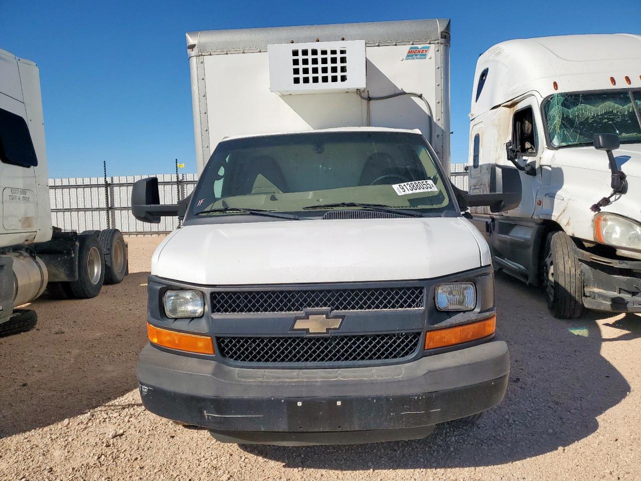 2015 Chevrolet Express G4500 - Фото 5