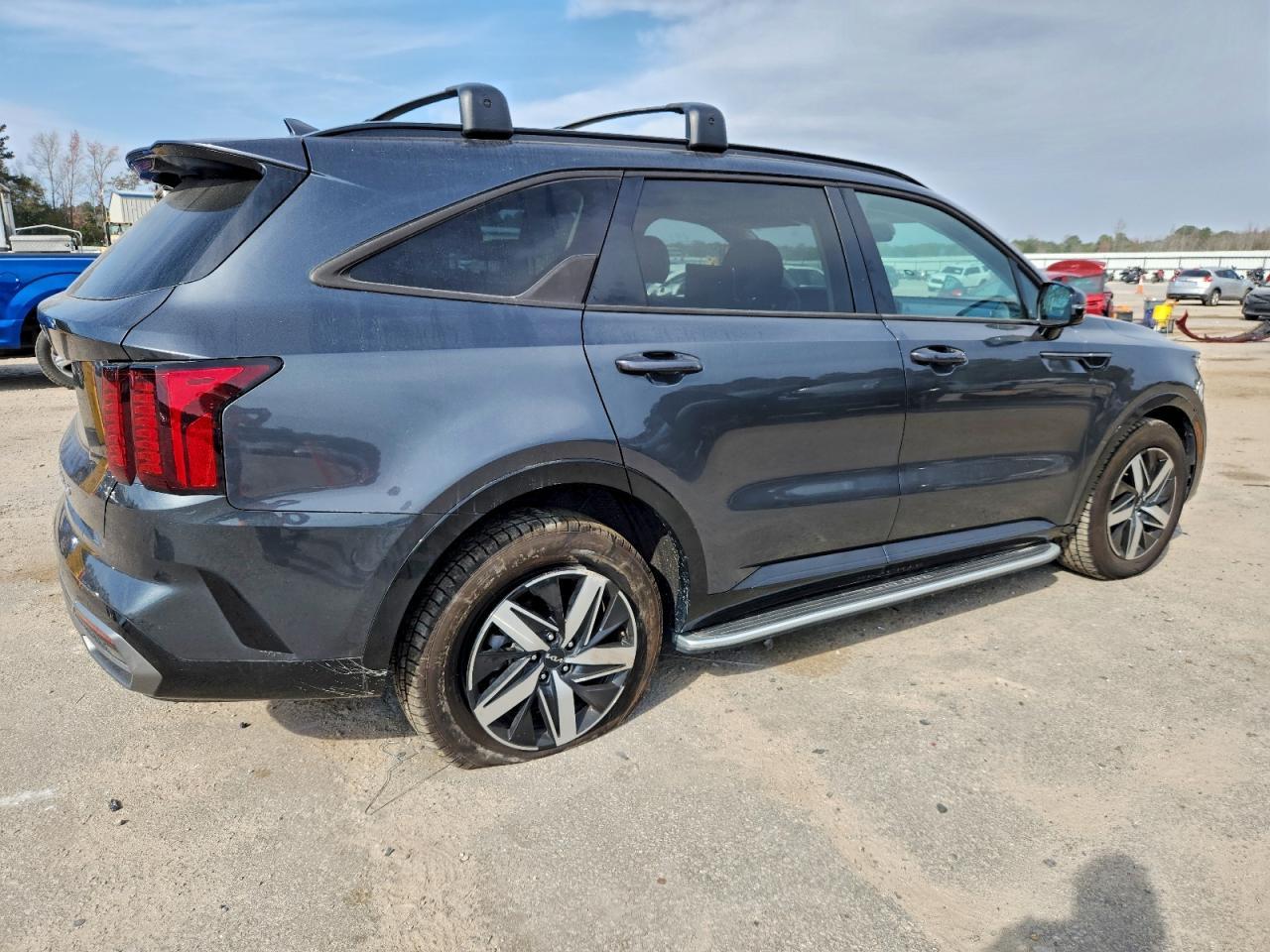 2022 Kia Sorento S - Image 3