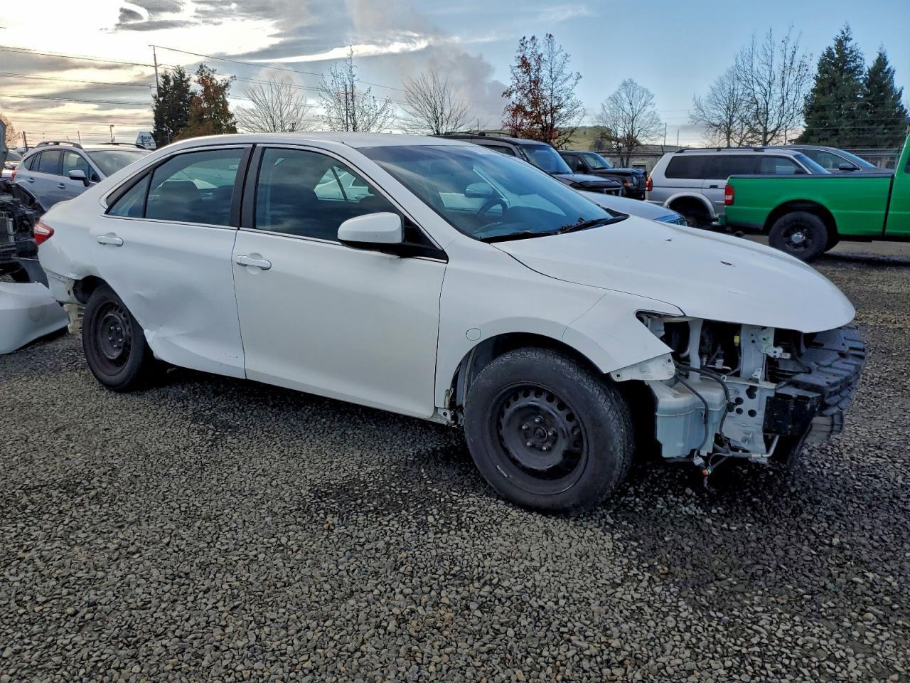 2017 Toyota Camry Le - Фото 4