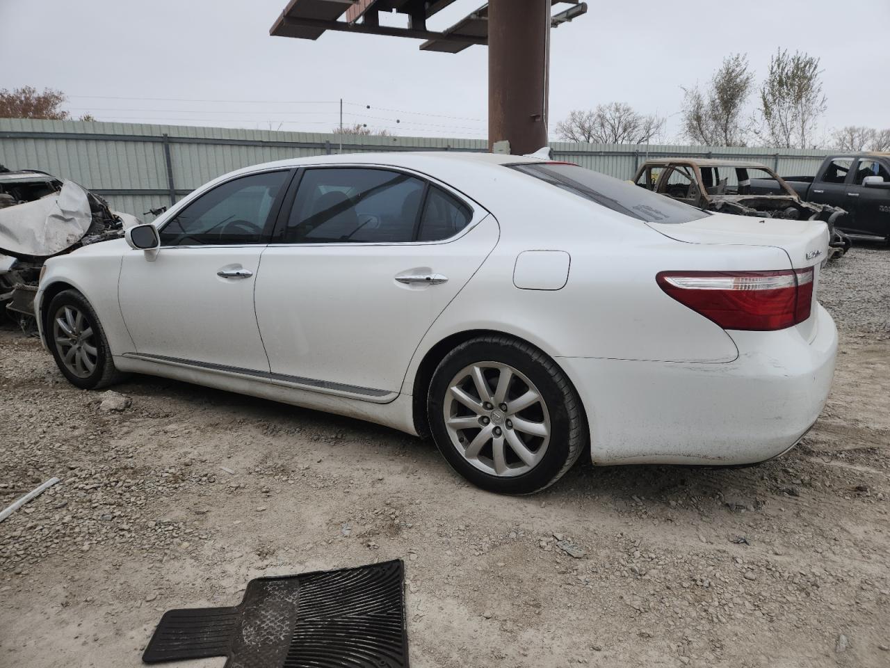 2007 Lexus Ls 460 - Image 2