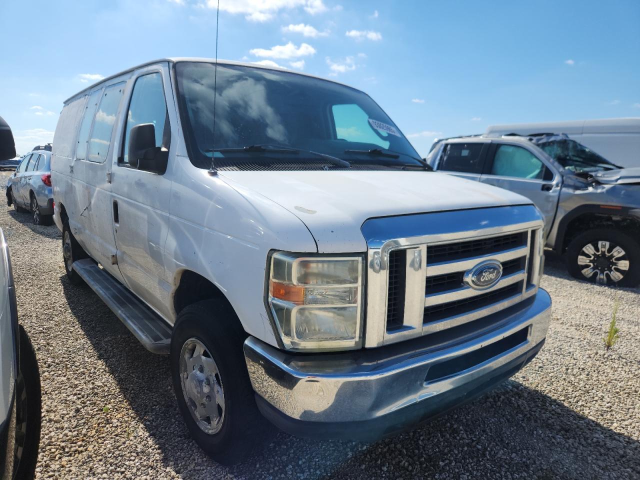 2013 Ford Econoline E250 Van - Image 4
