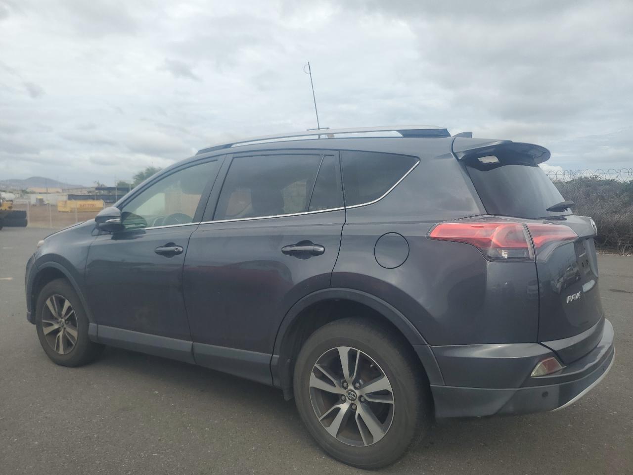 2016 Toyota Rav4 Xle - Image 2