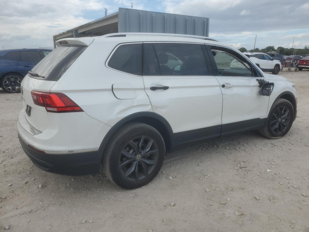 2023 Volkswagen Tiguan Se - Image 3