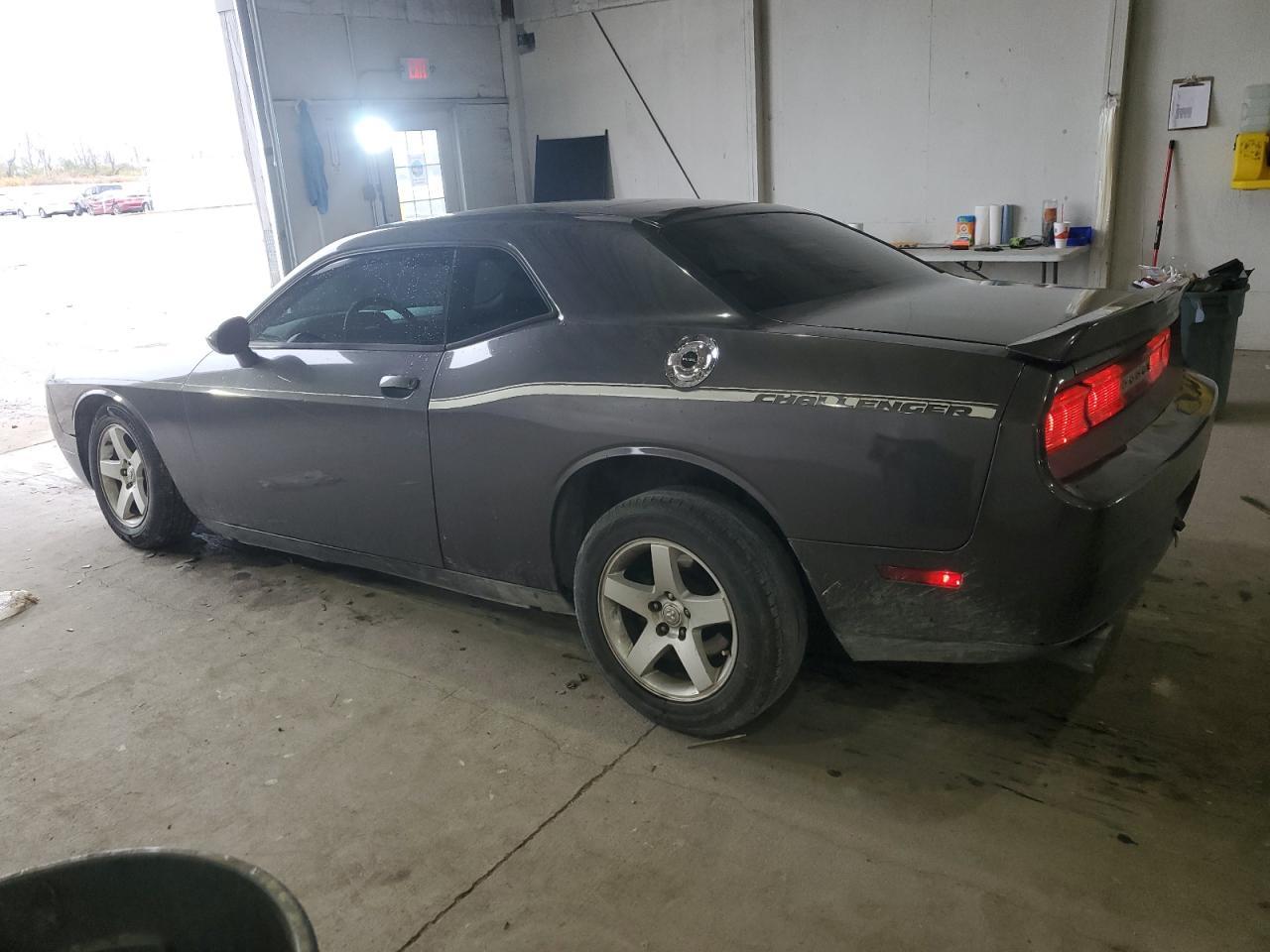 2013 Dodge Challenger Sxt - Image 2