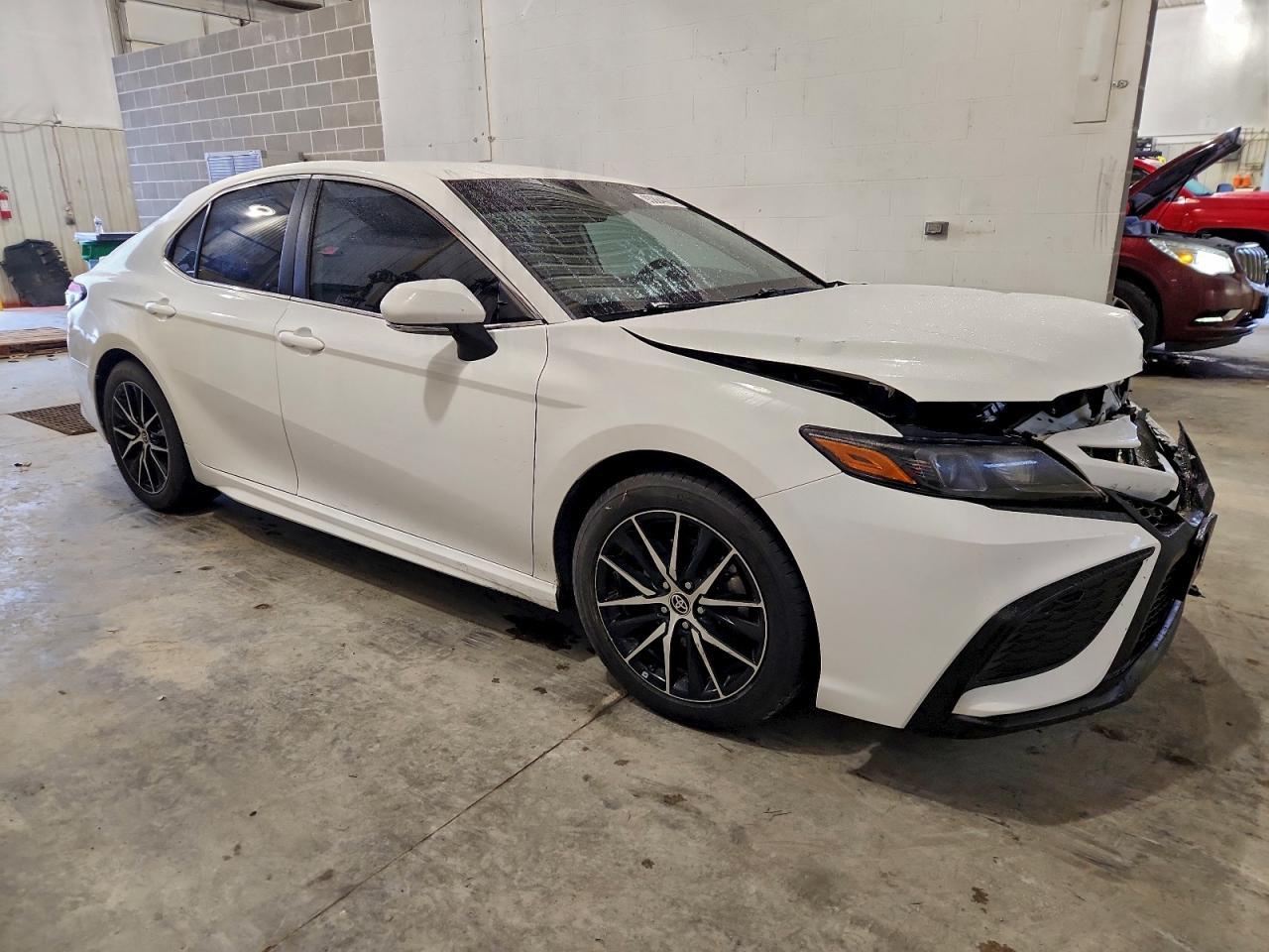 2022 Toyota Camry Se - Фото 4