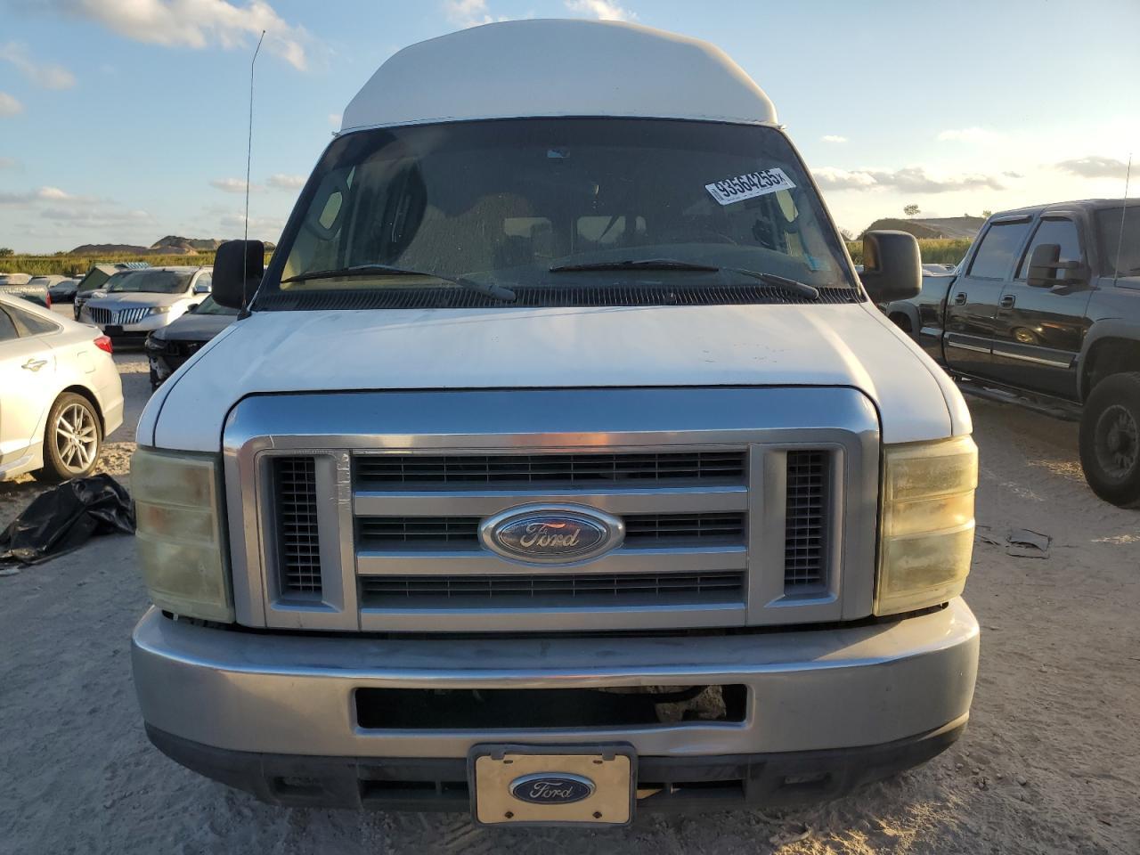 2008 Ford Econoline E250 Van - Фото 5