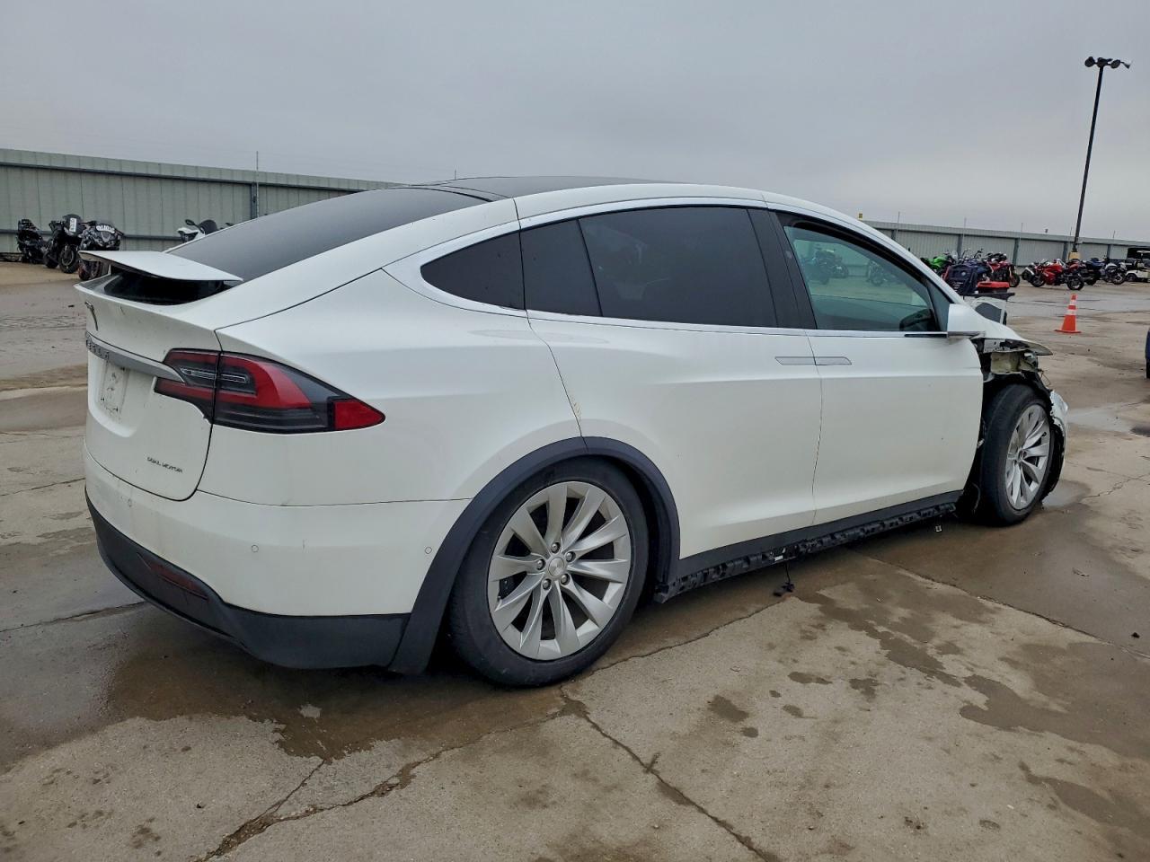 2020 Tesla Model X - Фото 3
