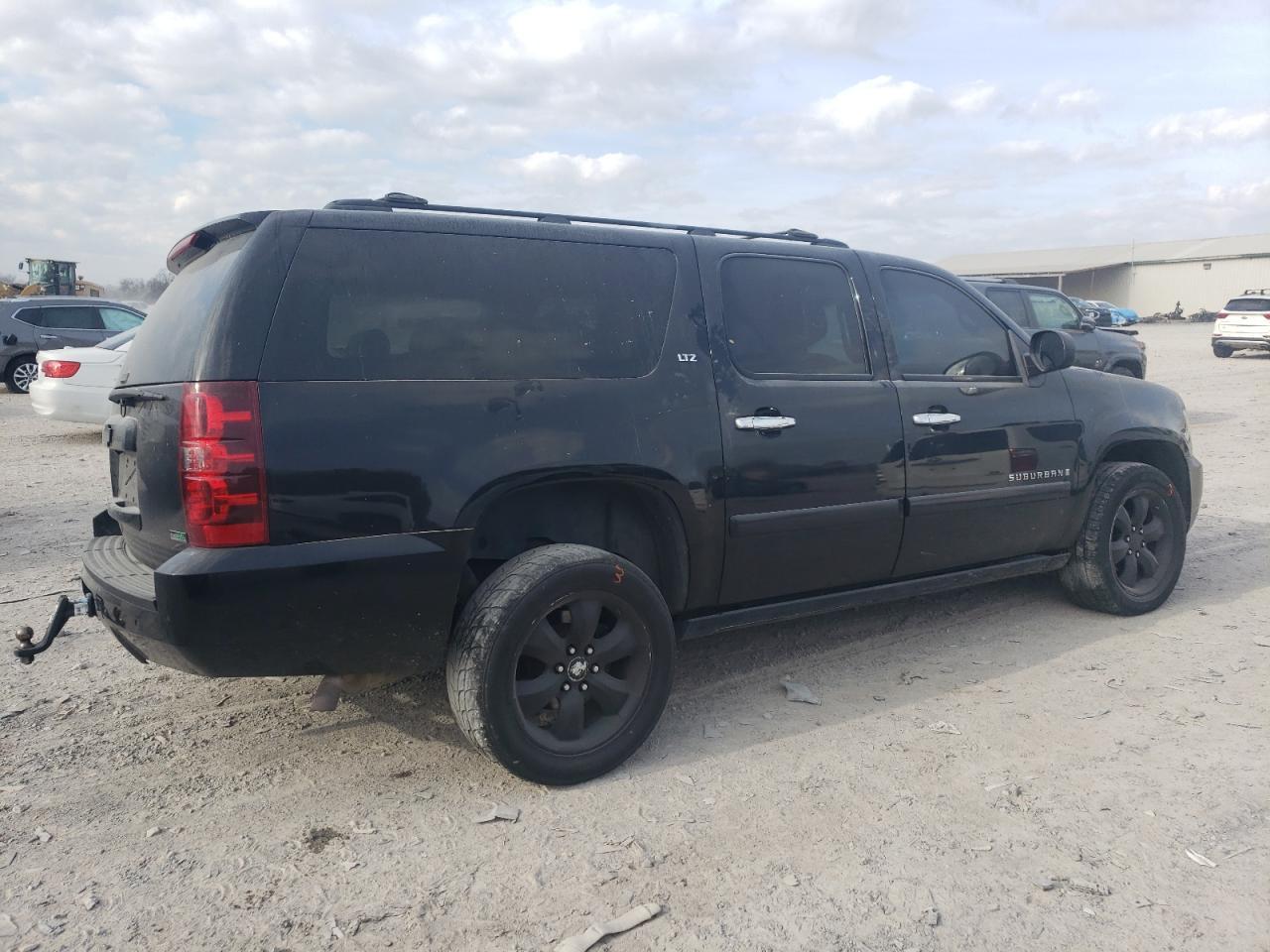 2007 Chevrolet Suburban K1500 - Фото 3