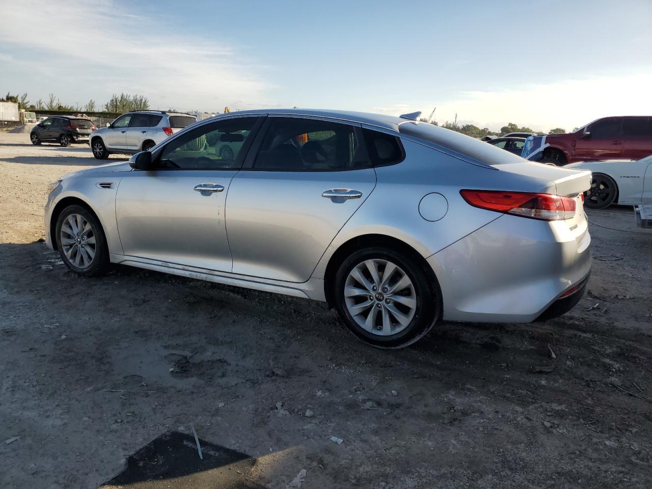 2017 Kia Optima Lx - Фото 2