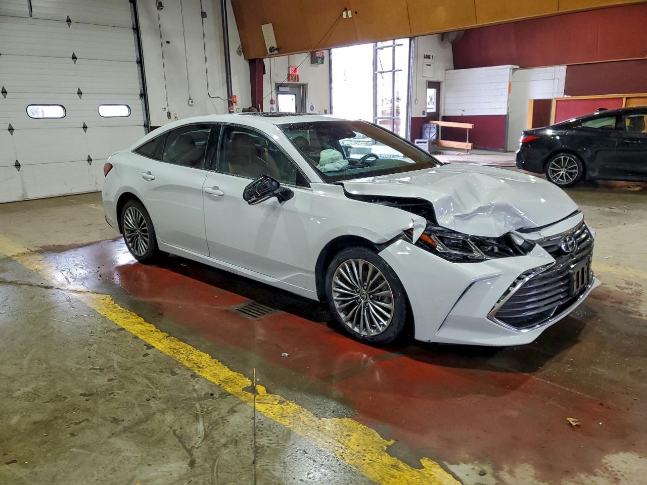 2022 Toyota Avalon Limited - Image 4
