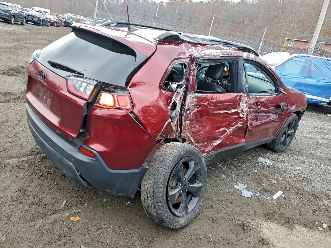 2019 Jeep Cherokee Latitude Plus - Image 3