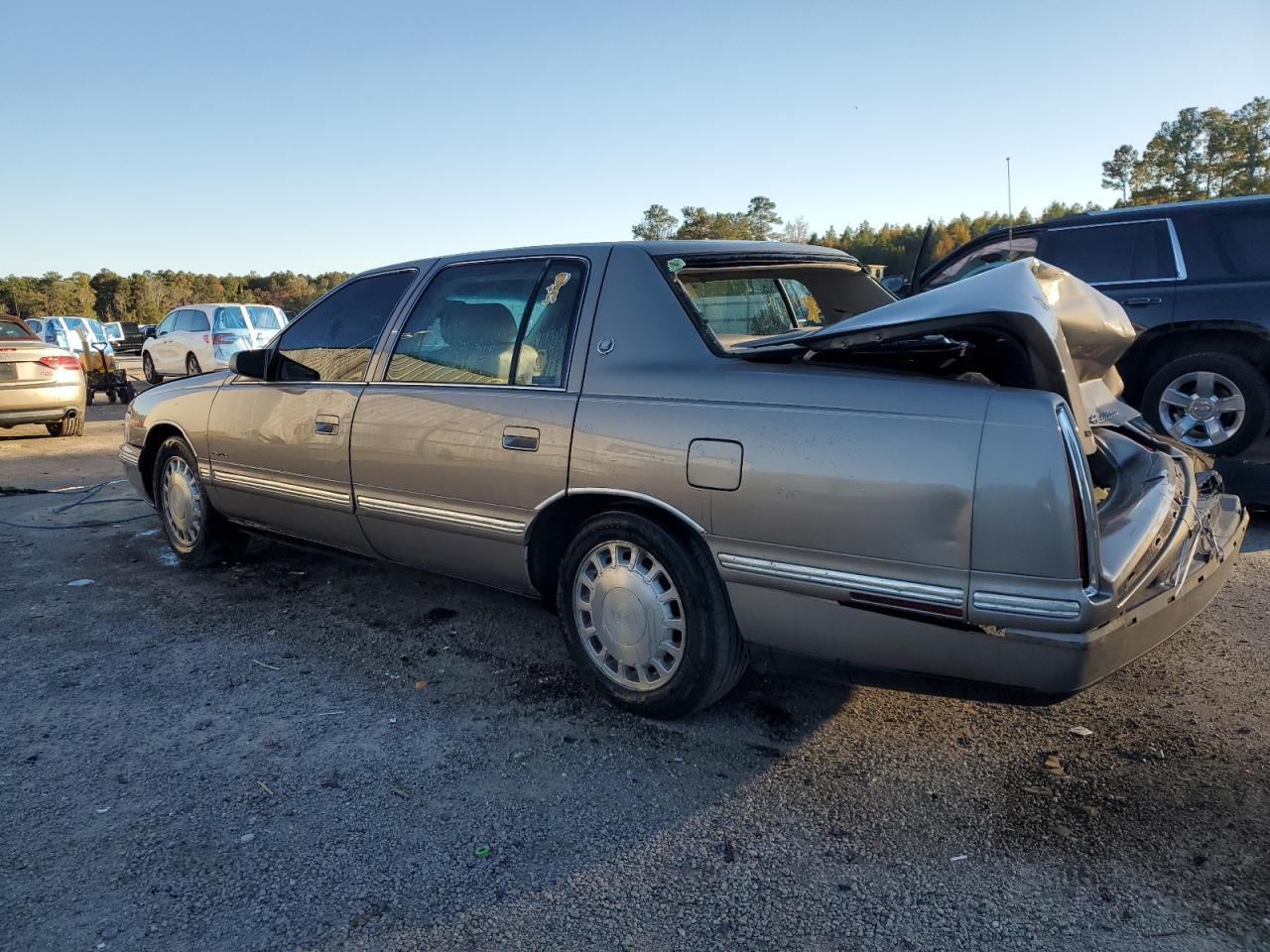 1999 Cadillac Deville - Фото 2