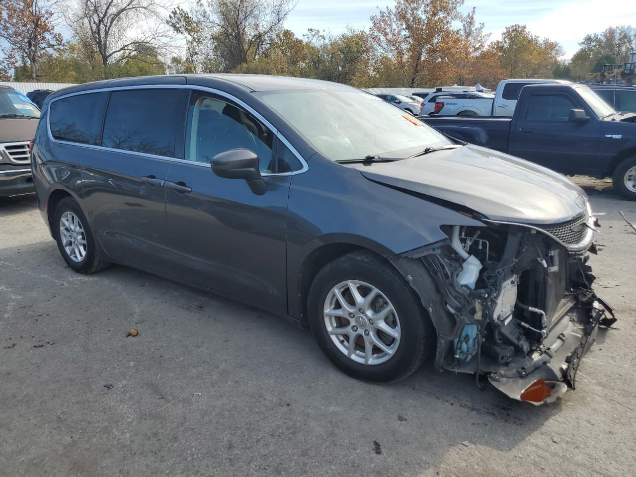 2020 Chrysler Voyager Lx - Фото 4