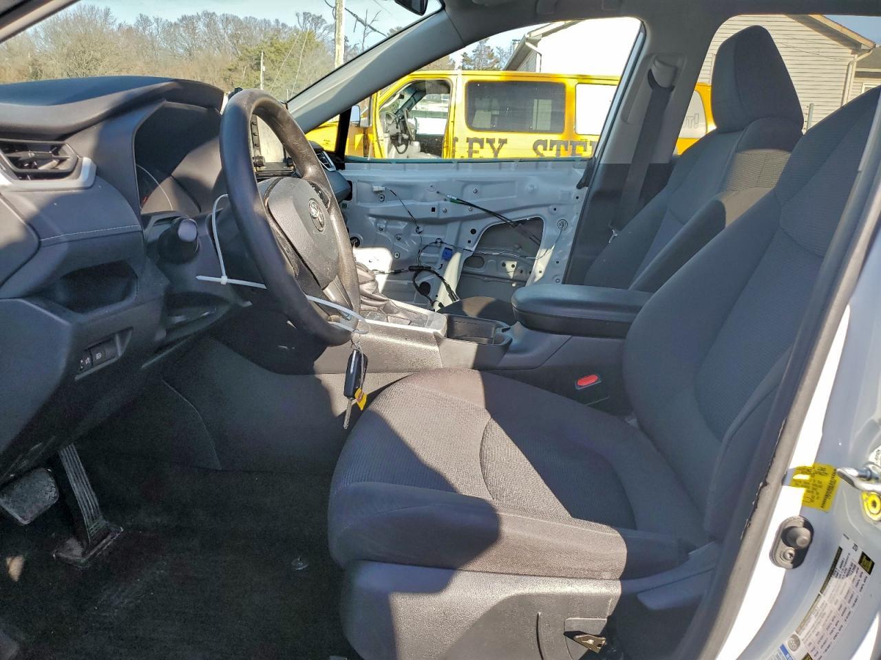 2021 Toyota Rav4 Le - Фото 7
