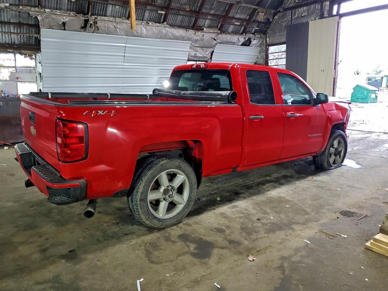 2018 Chevrolet Silverado K1500 Custom - Фото 3