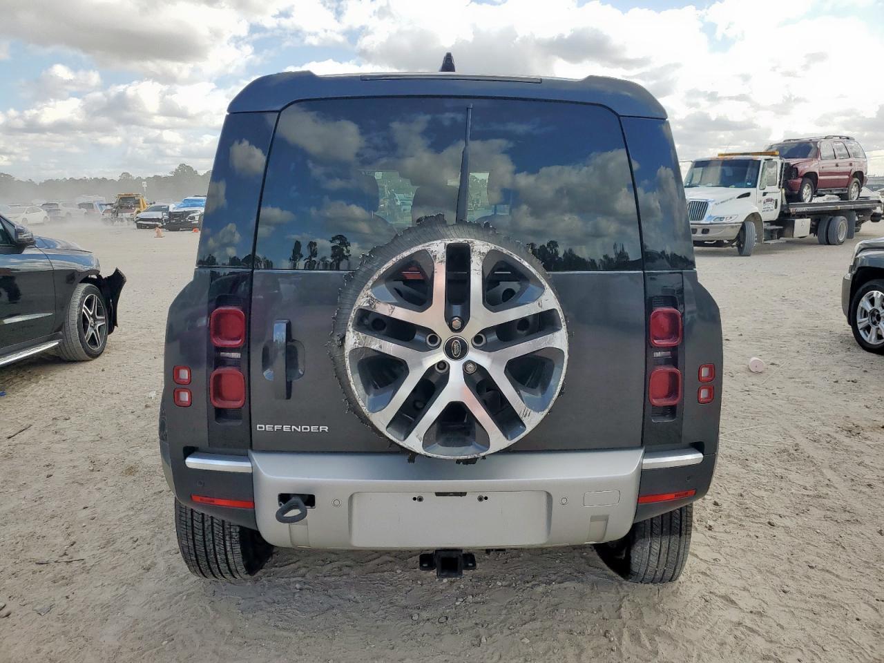 2024 Land Rover Defender 110 S - Фото 6