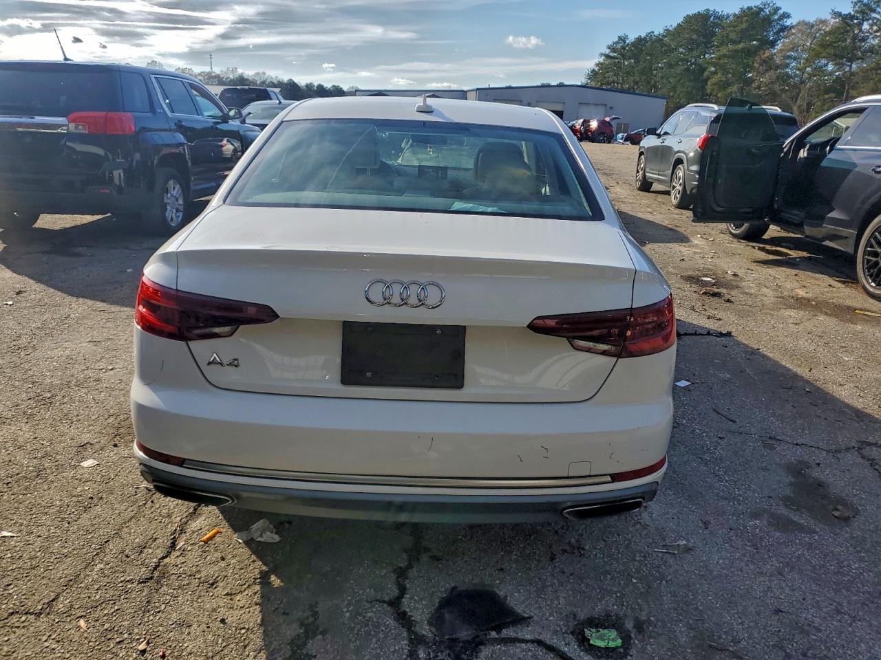 2019 Audi A4 Premium - Фото 6