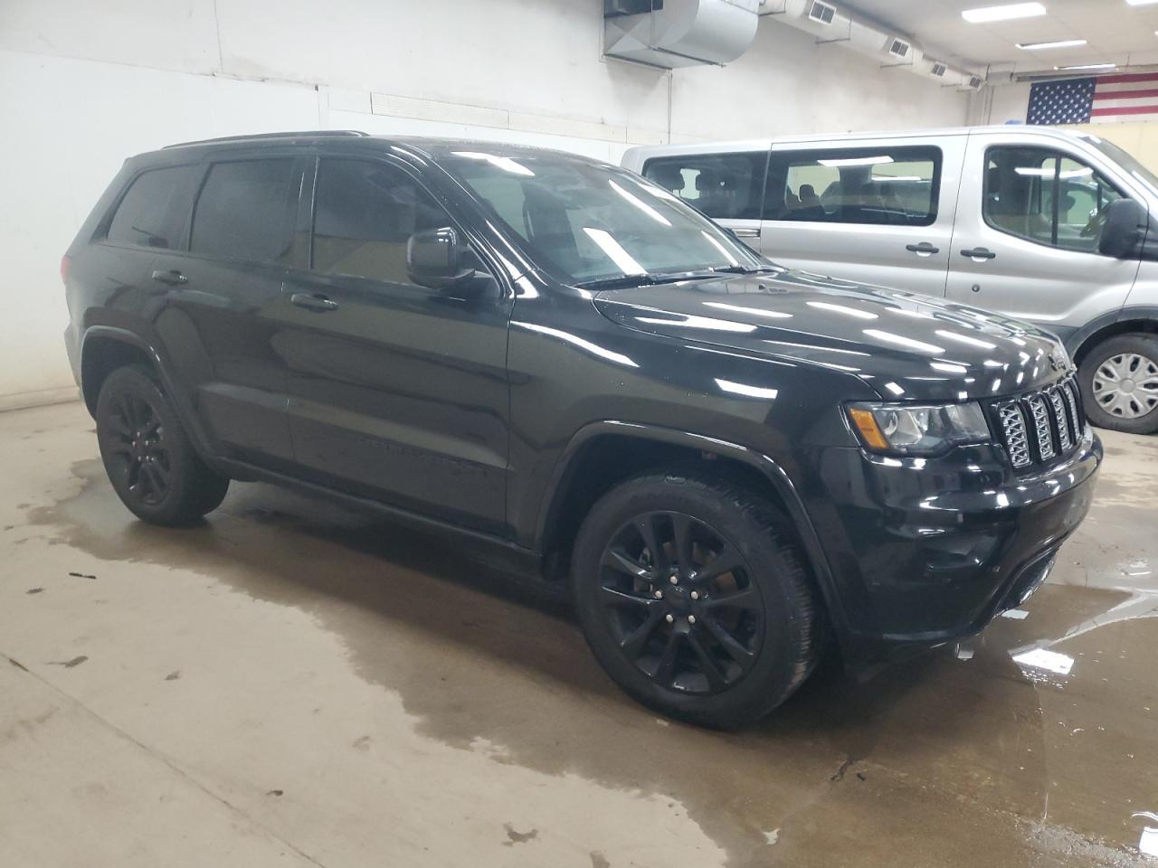 2017 Jeep Grand Cherokee Laredo - Фото 4