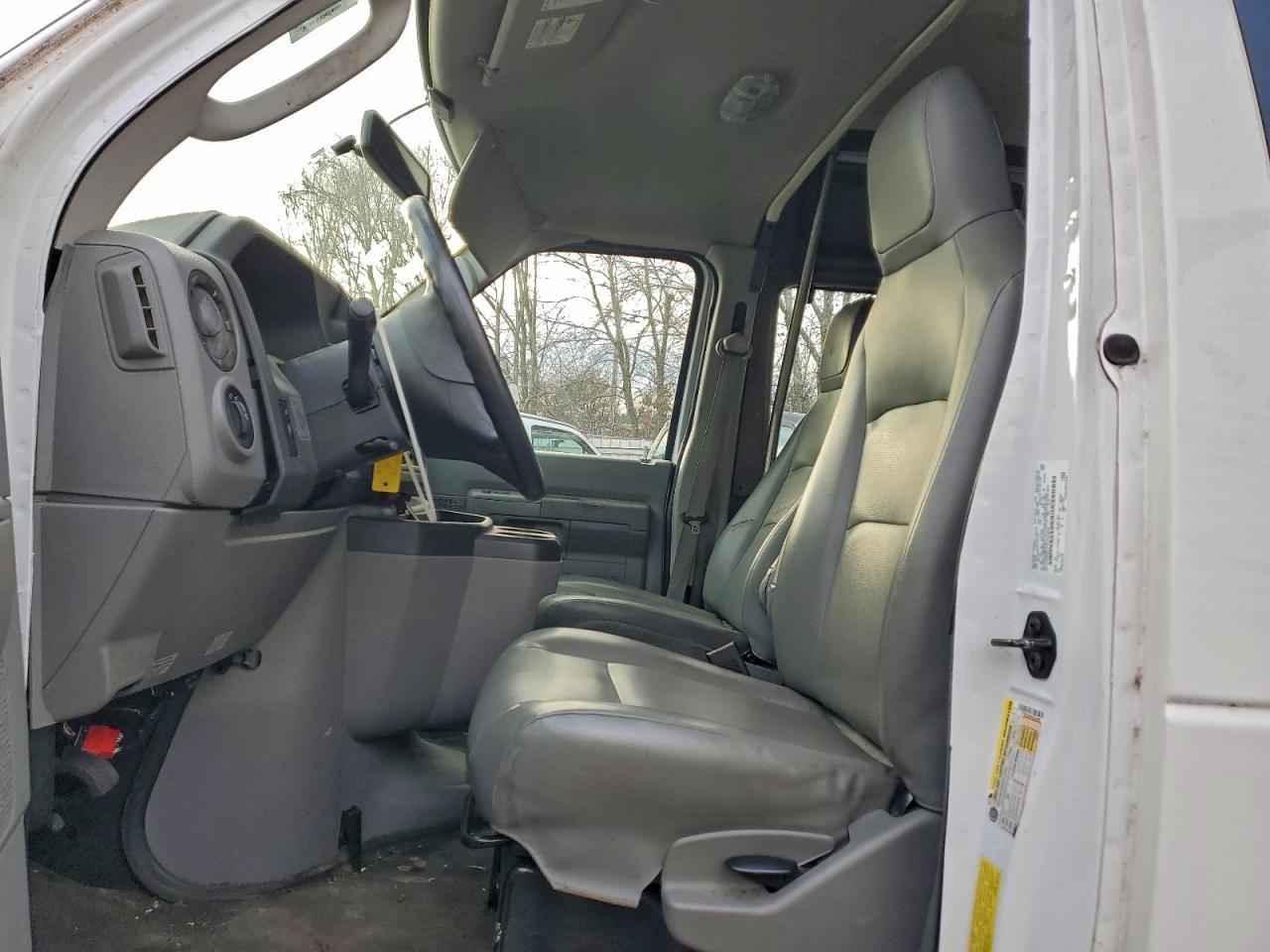 2014 Ford Econoline E250 Van - Фото 7