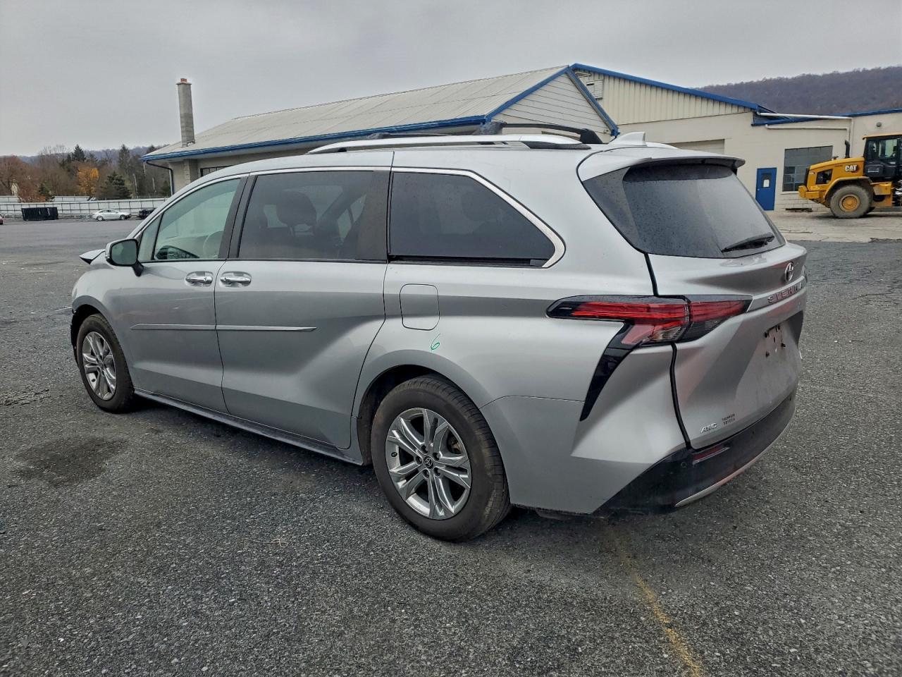2022 Toyota Sienna Limited - Фото 2