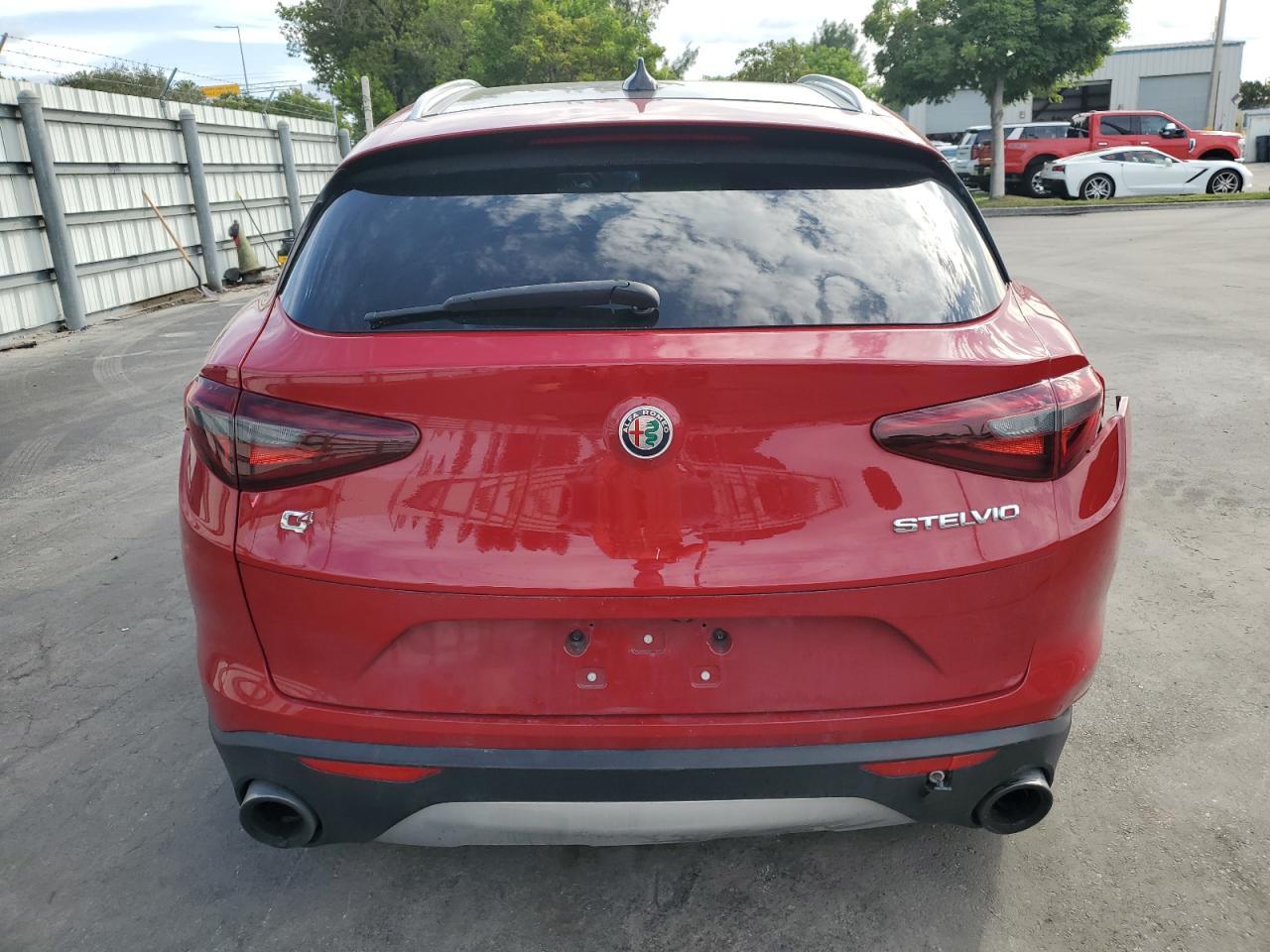 2018 Alfa Romeo Stelvio Ti - Image 6
