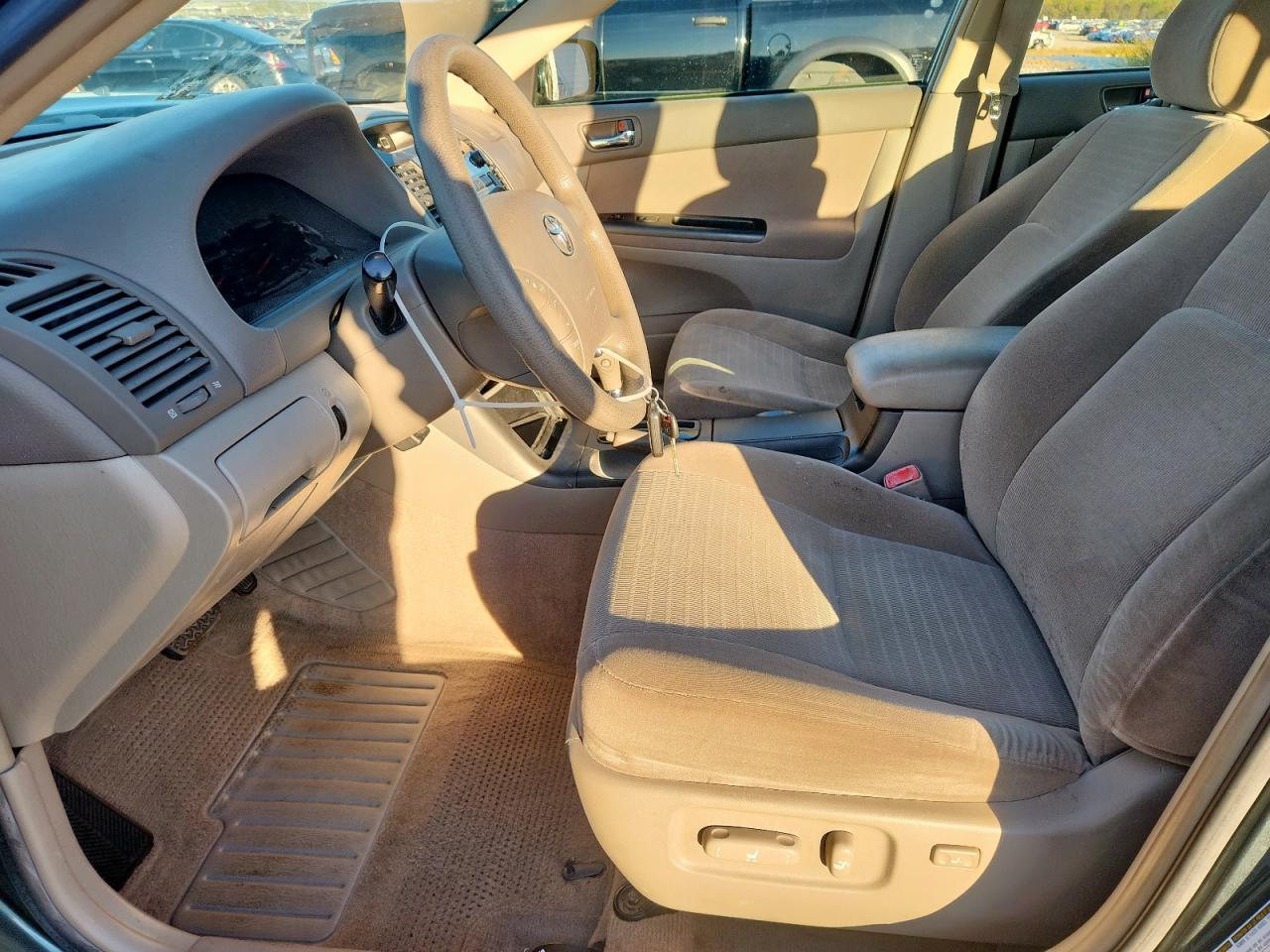 2006 Toyota Camry Le - Image 7