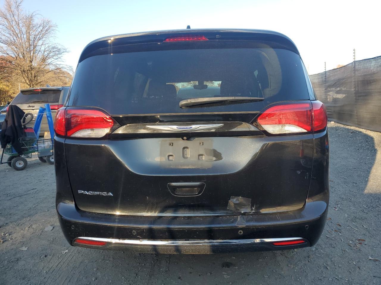 2018 Chrysler Pacifica Touring L - Фото 6