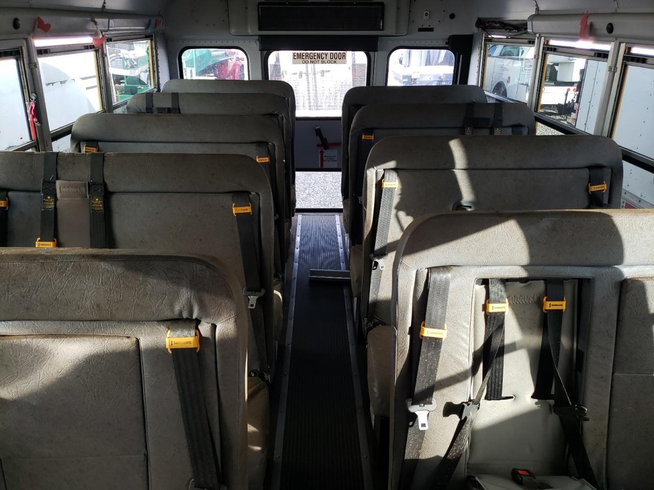 2011 Chevrolet Express School Bus - Фото 6