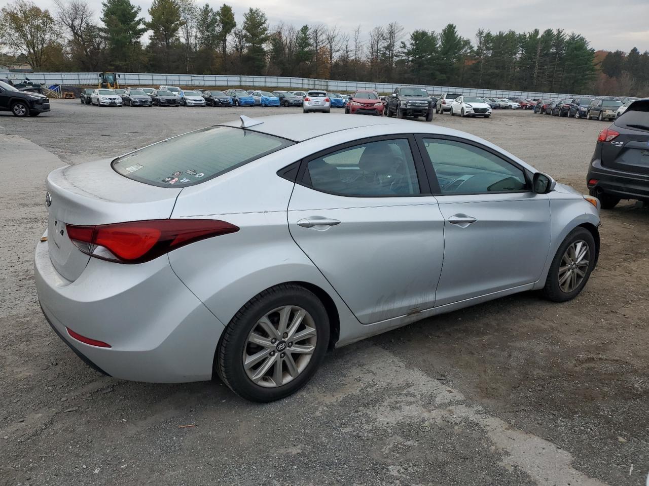 2015 Hyundai Elantra Se - Фото 3