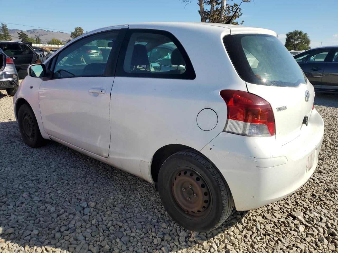 2011 Toyota Yaris - Фото 2