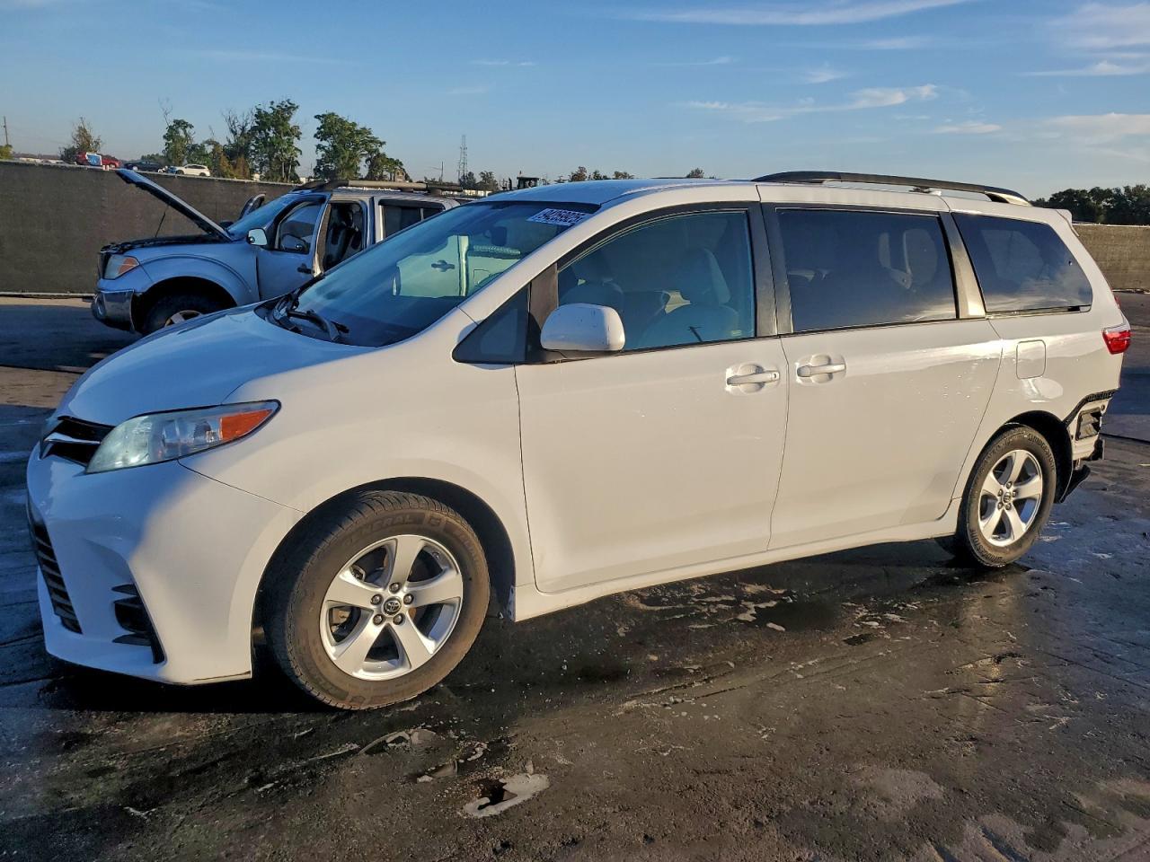 2022 Toyota Sienna Le