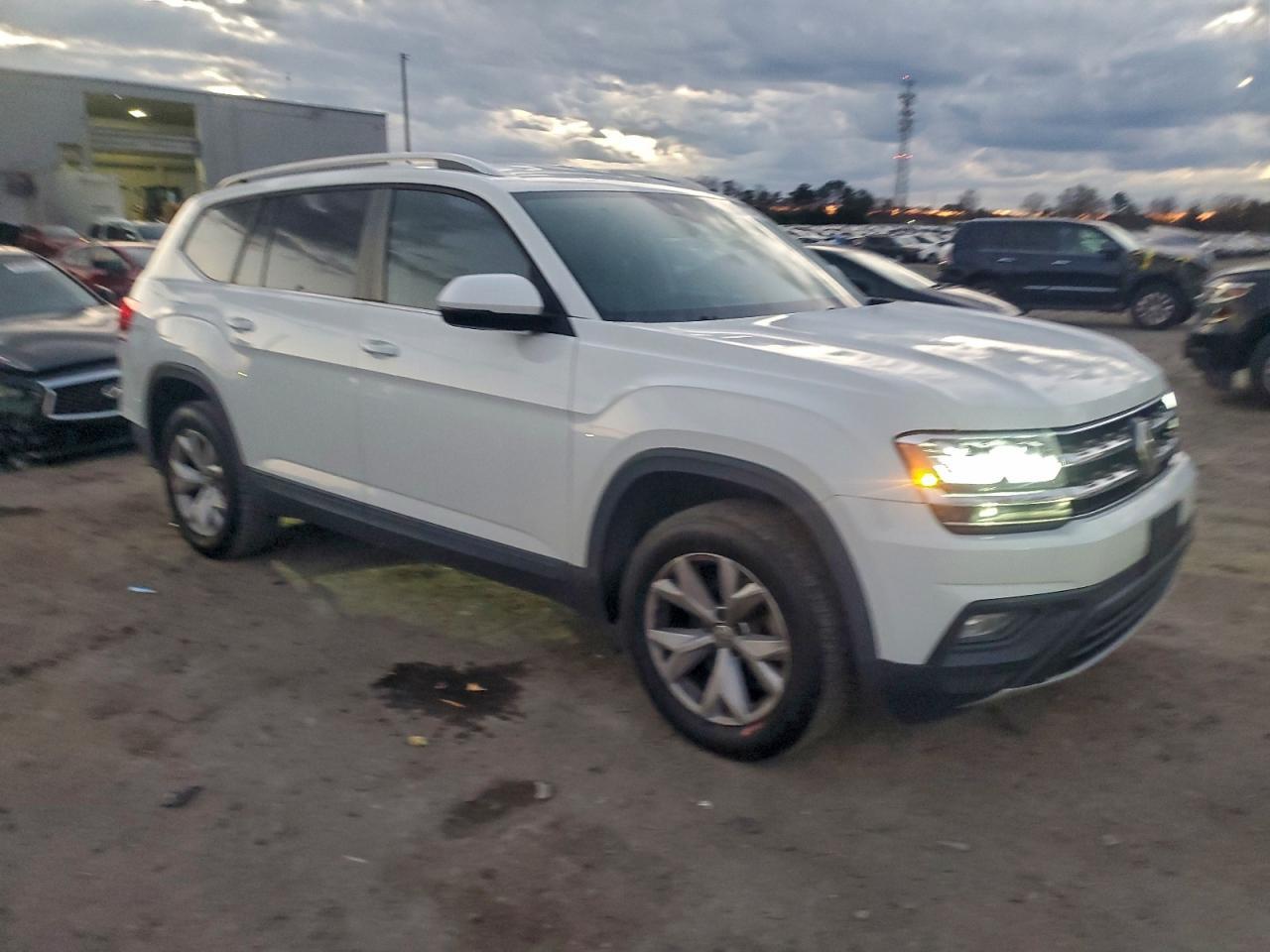 2018 Volkswagen Atlas Se - Image 4