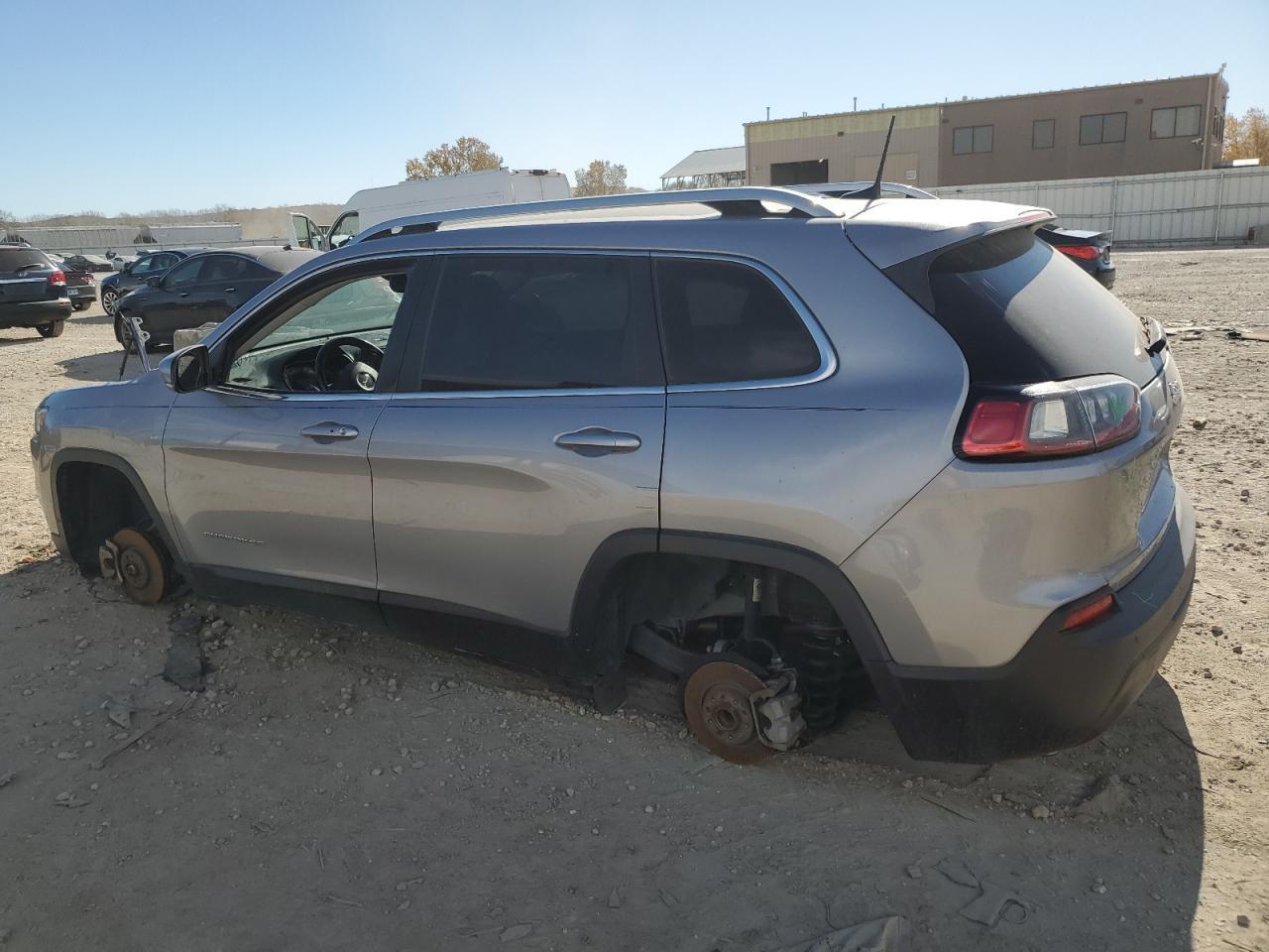 2021 Jeep Cherokee Latitude Plus - Фото 2