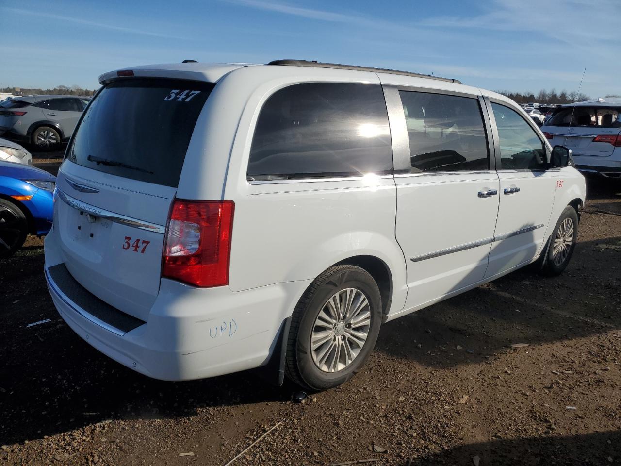 2016 Chrysler Town & Country Touring L - Фото 3