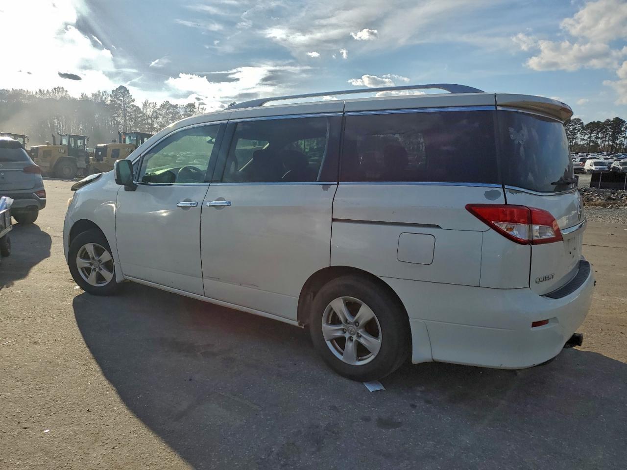 2015 Nissan Quest S - Image 2