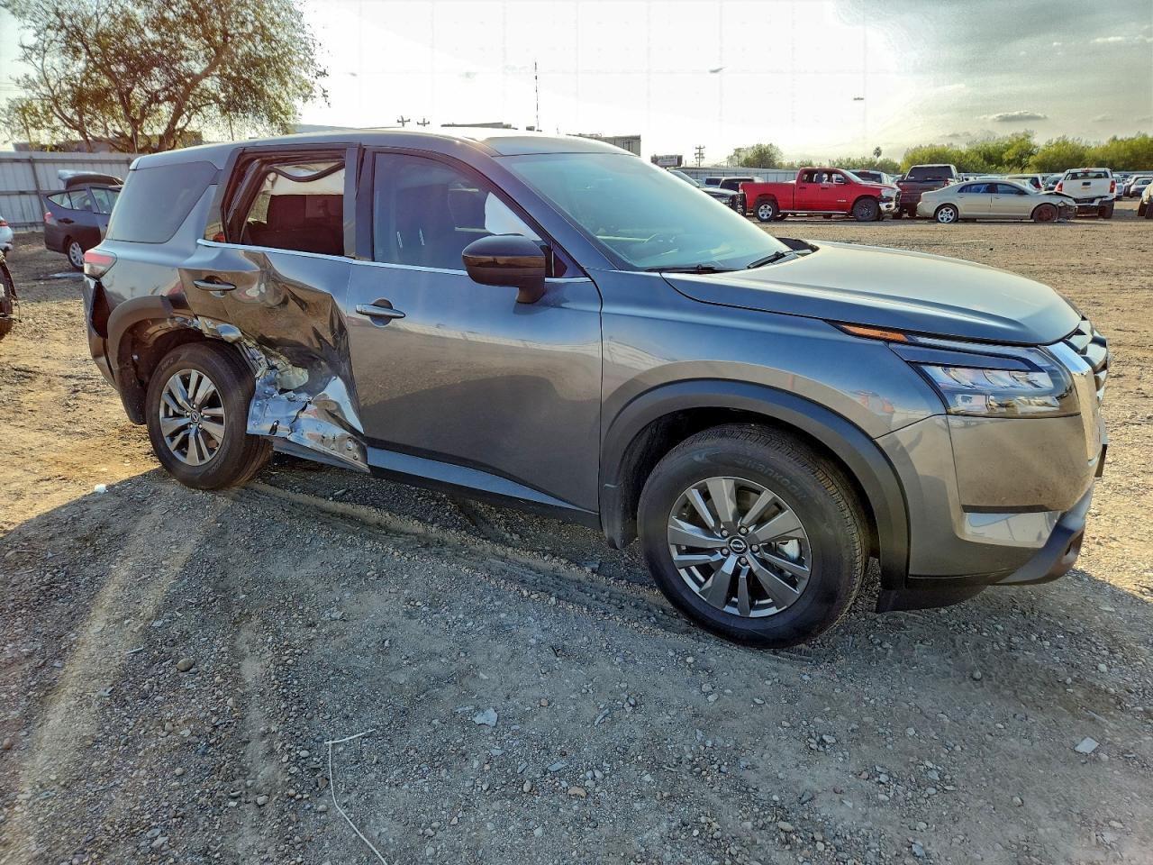 2025 Nissan Pathfinder S - Image 4