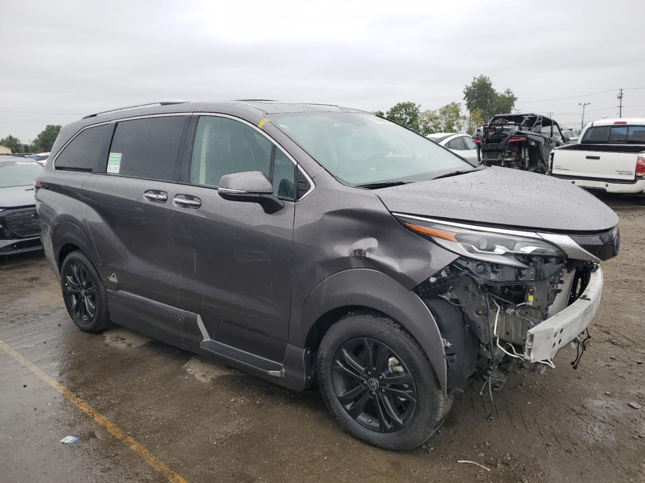 2023 Toyota Sienna Limited - Фото 4