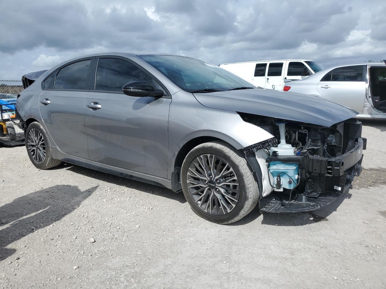 2024 Kia Forte Gt Line - Фото 4