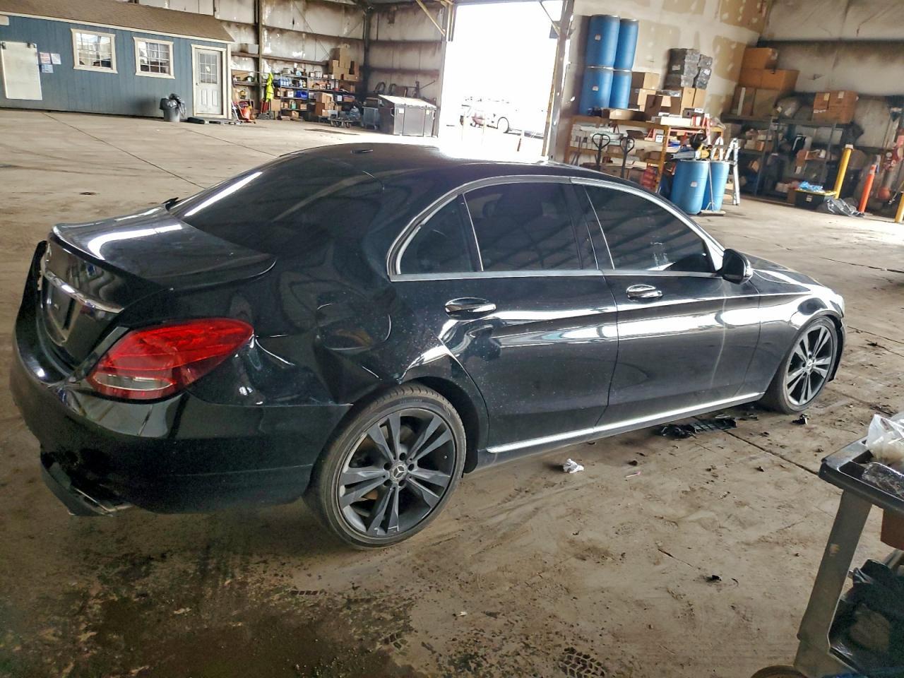 2017 Mercedes-Benz C 300 - Фото 3